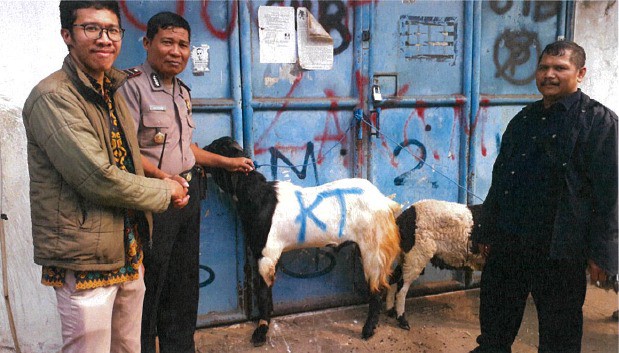 Providing sacrificial animals to Tambora Police Station for Eid al-Adha on 2019